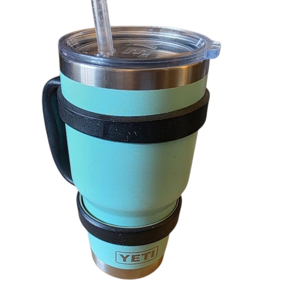 YETI Aqua Blue 20oz Mug Tumbler with Black Handle - Picture 1 of 3